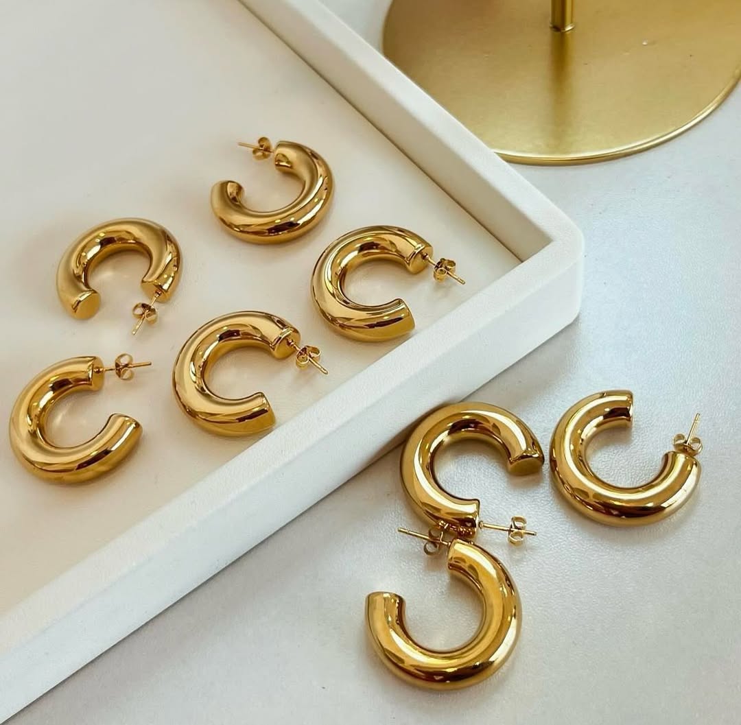 Gold earrings with a beautiful design