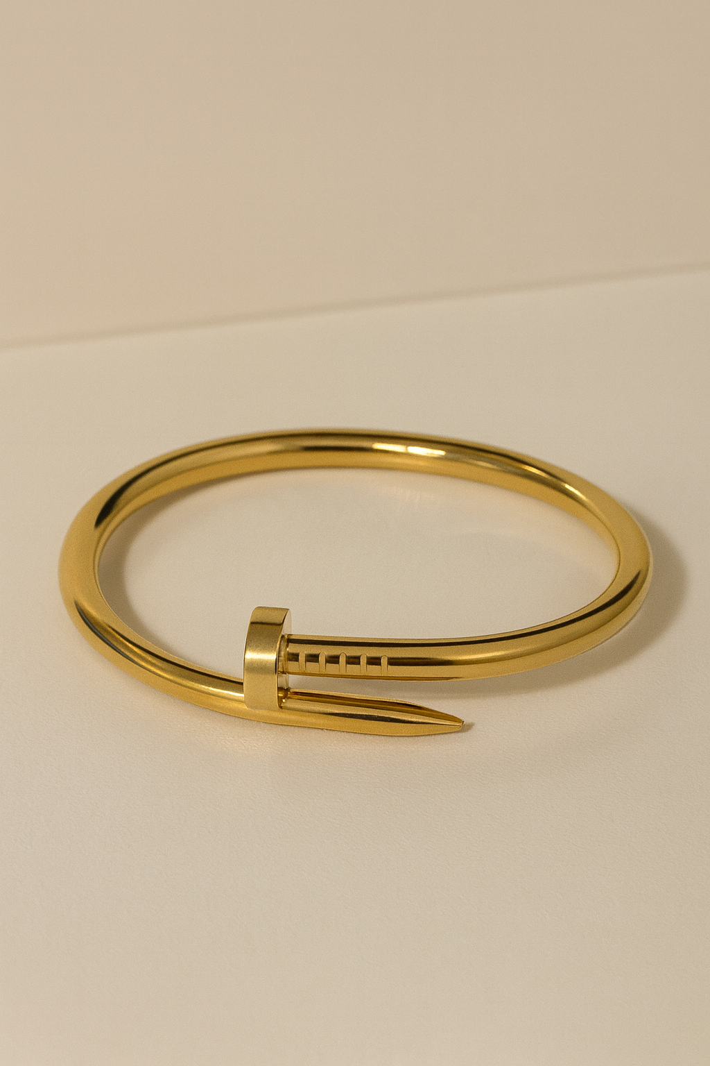 Gold tone bracelet
