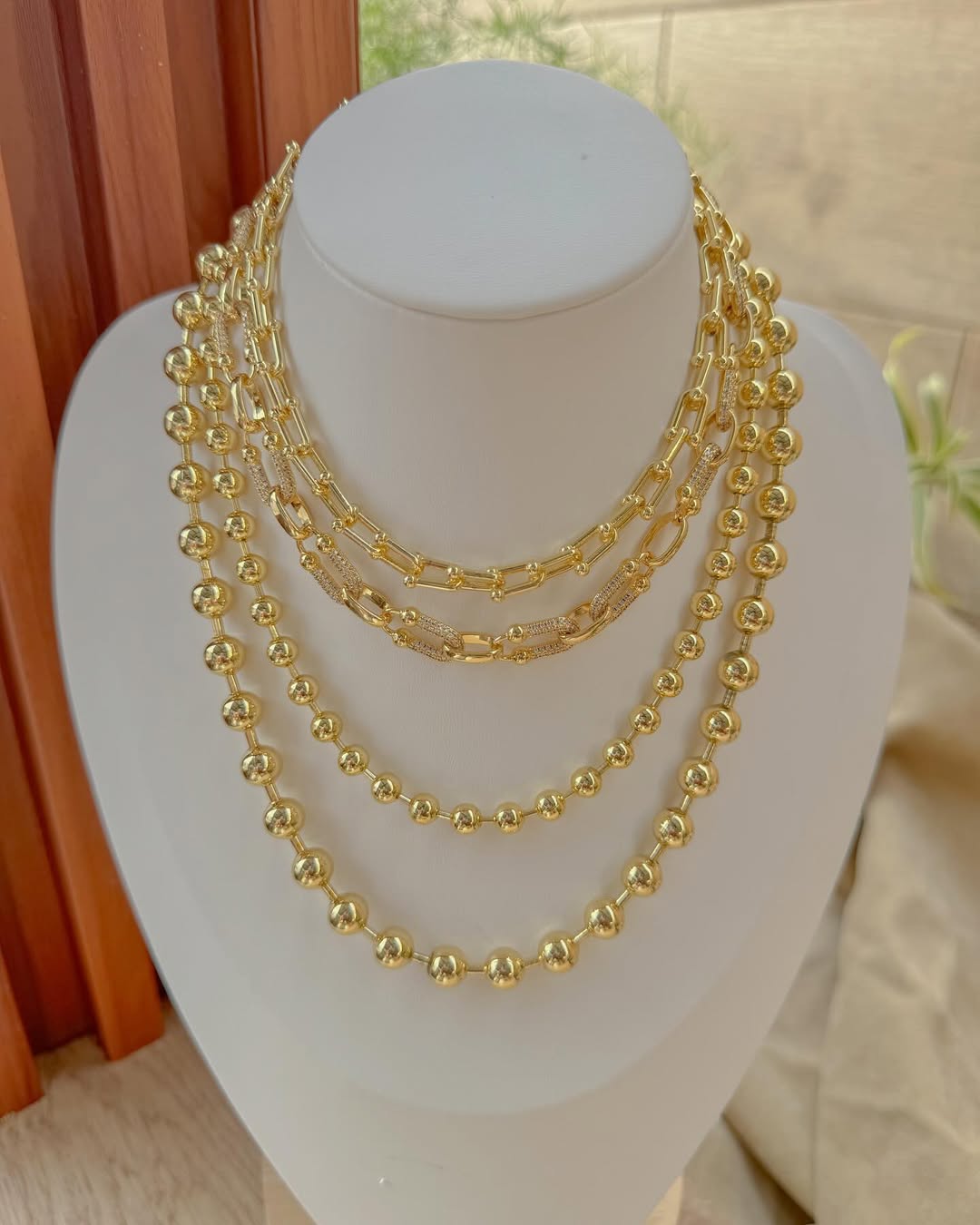 Gold chain with link or pearls